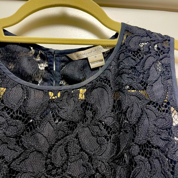 Diane von Furstenberg black lace top size 0 - Picture 2 of 4
